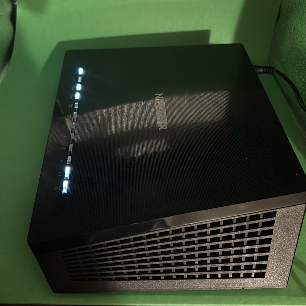 NETGEAR Nighthawk AC2600 Smart WiFi Router (R7450) - Picture 8 of 12